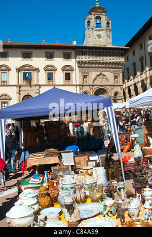 Antiquarian fair am Piazza Vasari (Piazza Grande), Arezzo, Toskana, Italien Stockfoto