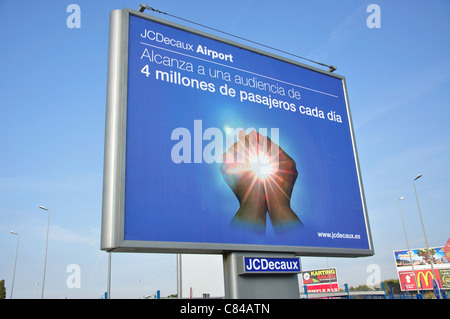 Werbung Horten am Flughafen Reus, Reus, Costa Daurada, Provinz Tarragona, Katalonien, Spanien Stockfoto