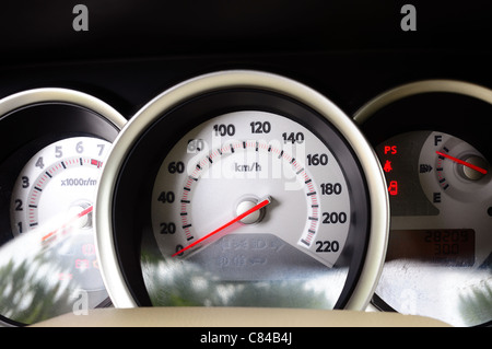 Armaturenbrett eines Autos Stockfoto