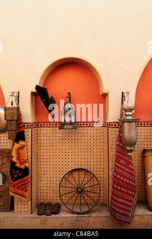 Souvenir Shop Display, Marrakesch Medina, Marokko Stockfoto