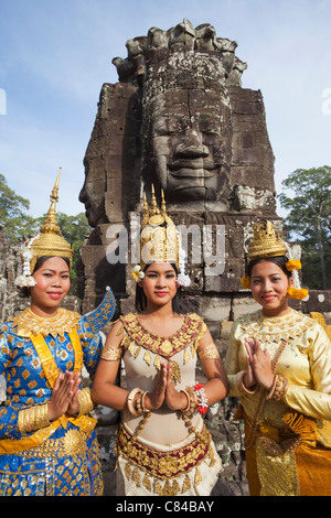 Kambodscha, Siem Reap, Angkor Thom, Bayon Tempel, Apsara-Tänzerinnen Stockfoto