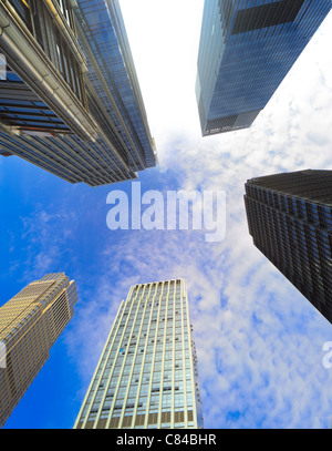 Finanzielle Gebäude des Central Business District zeigen in Richtung des Himmels an einem sonnigen in China Stockfoto