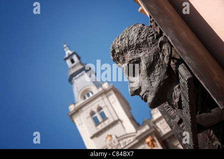 Franz Kafka-Statue an der Fassade der sein Geburtshaus in Prag Stockfoto