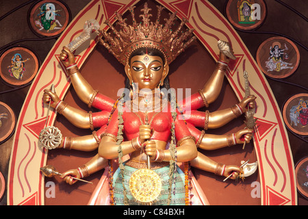 Darstellung der Göttin Durga auf "Bose Pukur Durga Puja im" Kasba, Kolkata (Kalkutta), West Bengal, Indien. Stockfoto