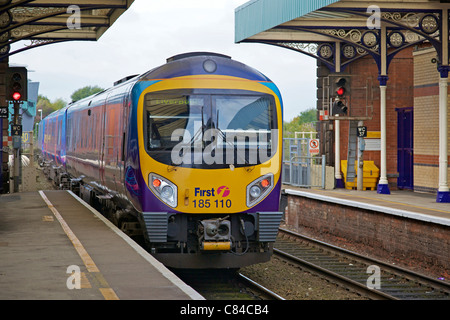 Die Klasse 185 Pennine Desiro ist ein Diesel Multiple-Unit Personenzug des Typs Desiro. Stockfoto