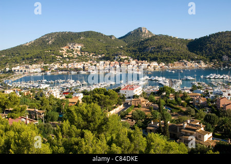 Mallorca, Puerto Andratx, Übersicht mit Hügeln im Hintergrund Stockfoto