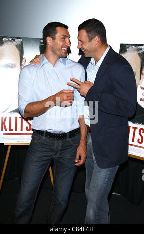 WLADIMIR KLITSCHKO & VITALI KLITSCHKO-KLITSCHKO. LOS ANGELES-SPECIAL SCREENING-LOS ANGELES-Kalifornien-USA 27. September 2011 Stockfoto