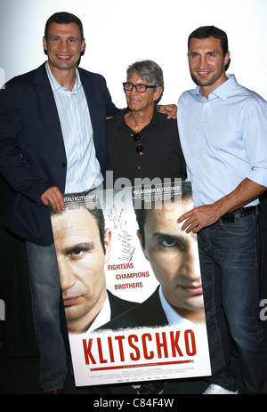 VITALI KLITSCHKO & ERIC ROBERTS & WLADIMIR KLITSCHKO KLITSCHKO. LOS ANGELES-SPECIAL SCREENING-LOS ANGELES-Kalifornien-USA 27 Se Stockfoto