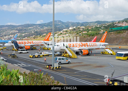 EasyJet Planes Flugzeug Flugzeug Flugzeuge am Flughafen Funchal geparkte Flugzeuge Madeira Portugal EU Europa Stockfoto