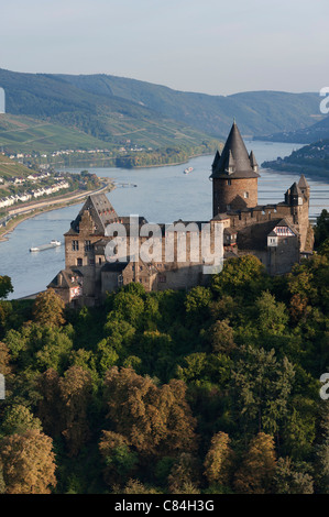 Ansicht der Burg Burg Stahleck in Bacharach Dorf am romantischen Rhein in Deutschland Stockfoto