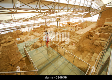 EPHESUS (EFES), TÜRKEI. Einen erhöhten Blick auf die Reihenhäuser Restoration Project. 2011. Stockfoto