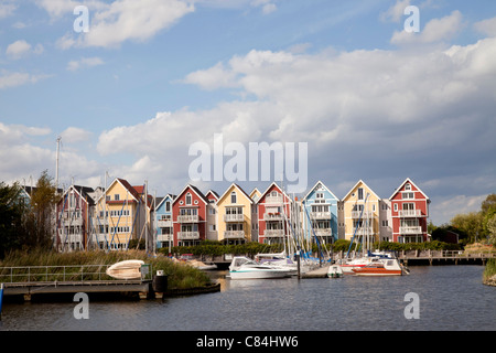 Yachten und Häuser in der Nähe der Hansestadt Stadt Greifswald, Mecklenburg-Vorpommern, Deutschland Stockfoto