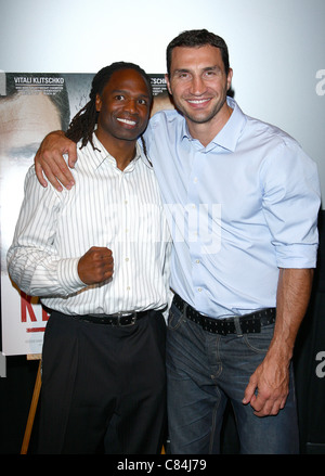 CHRIS BYRD & KLITSCHKO WLADIMIR KLITSCHKO. LOS ANGELES-SPECIAL SCREENING-LOS ANGELES-Kalifornien-USA 27. September 2011 Stockfoto