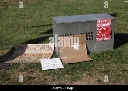 Bloomington Wall Street Protest Zeichen am Peoples Park zu besetzen. Die Proteste begannen Sonntag, 9. Oktober 2011 in Solidarität mit den Demonstranten besetzen Wall Street in New York. Stockfoto