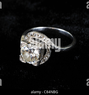 Zweieinhalb Karat Diamanten und Weißgold Verlobungsring, England, UK, Großbritannien, Westeuropa. Stockfoto