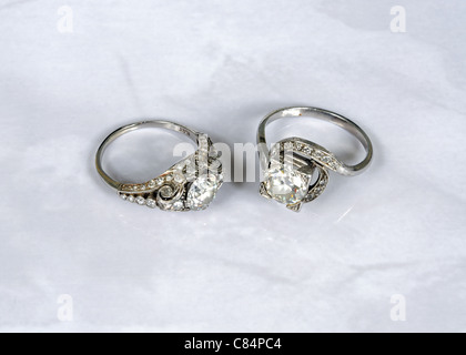 Zwei Diamant-Verlobungsringe, England, UK, Großbritannien, Westeuropa. Stockfoto