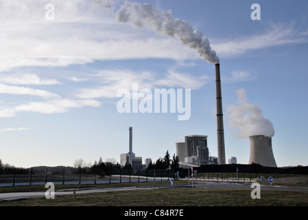 Fabrik, Rauch aus Schornsteinen Stockfoto