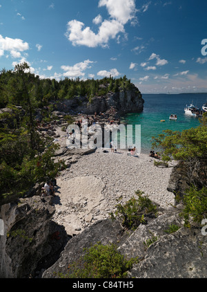 Menschen im Georgian Bay Beach. Bruce Peninsula National Park, Ontario, Kanada. Stockfoto