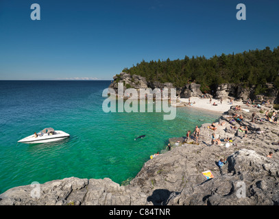 Menschen im Georgian Bay Beach. Bruce Peninsula National Park, Ontario, Kanada. Stockfoto