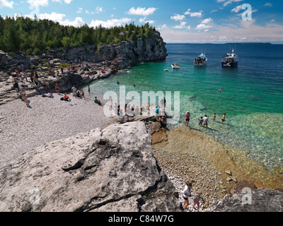 Menschen im Georgian Bay Beach. Bruce Peninsula National Park, Ontario, Kanada. Stockfoto