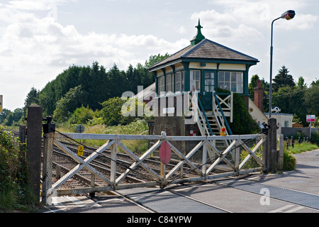 Bahnhof schließe die Schranken in Plumpton Eisenbahn yStation, UK Stockfoto