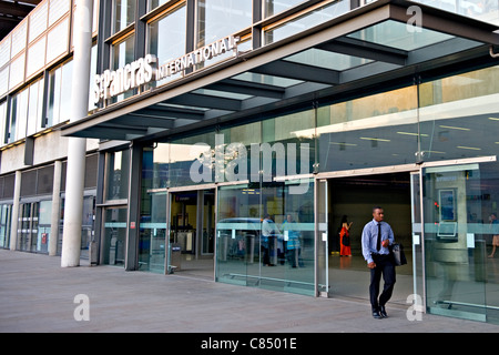 Die seitlichen Eingang zum internationalen Bahnhof St. Pancras, London, UK Stockfoto