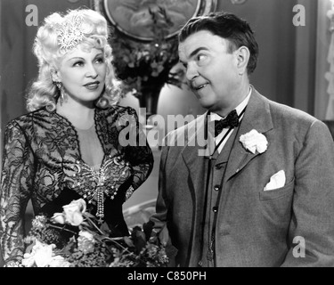 DIE Hitze ist auf (aka Tropicana) 1943 Columbia Film mit Mae West und Victor Moore Stockfoto