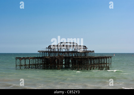 Überreste der ausgebrannten - Pier West, Brighton, East Sussex Stockfoto