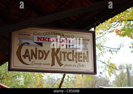 Vintage Schild. Columbia State Historic Park, Columbia, Tuolumne County, Kalifornien, USA Stockfoto