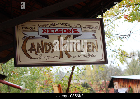 Vintage Schild. Columbia State Historic Park, Columbia, Tuolumne County, Kalifornien, USA Stockfoto