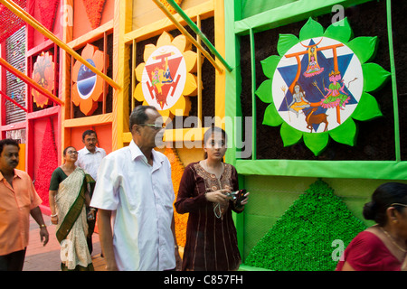 Anhänger am Vivekanand Park Athletic Club Durga Puja im in Haridevpur, Kolkata (Kalkutta), West Bengal, Indien. Stockfoto