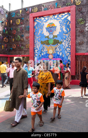 Anhänger am Vivekanand Park Athletic Club Durga Puja im in Haridevpur, Kolkata (Kalkutta), West Bengal, Indien. Stockfoto