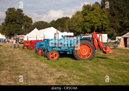 Alte Traktoren an die Alresford show 2011, Hampshire, England. Stockfoto