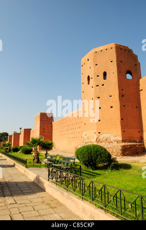 Stadtmauern entlang Boulevard Yarmouk, Marrakesch, Marokko Stockfoto