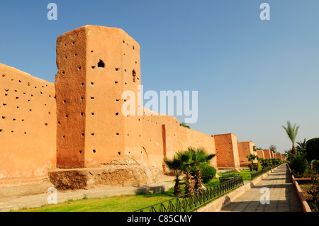 Stadtmauern entlang Boulevard El Yarmouk, Marrakesch, Marokko Stockfoto