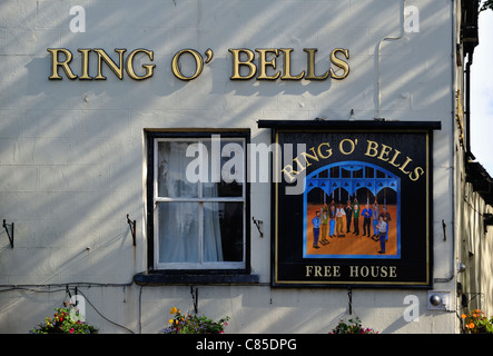 'RING o ' Glocken' Inn Zeichen, Kirkland, Kendal, Cumbria, England, Vereinigtes Königreich, Europa. Stockfoto