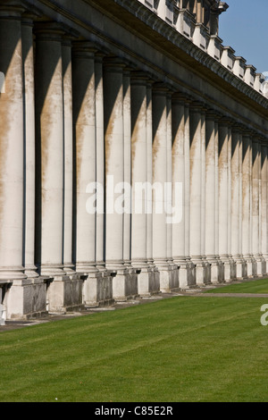 Zeile der Spalten in der Besoldungsgruppe 1 aufgeführten Old Royal Naval College zum UNESCO-Weltkulturerbe Greenwich London England Europa Stockfoto