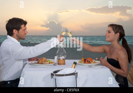 Paar Restaurants und Bars am Strand, Reef Playacar Resort und Spa, Playa del Carmen, Mexiko Stockfoto