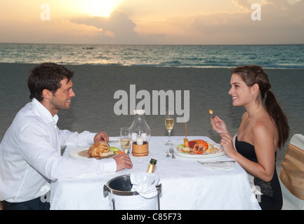 Paar Restaurants und Bars am Strand, Reef Playacar Resort und Spa, Playa del Carmen, Mexiko Stockfoto