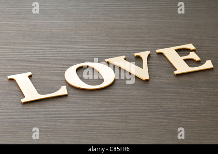 Liebe auf hölzernen Hintergrund Stockfoto