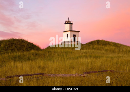 Leuchtturm mit rosa Dawn Sky Stockfoto