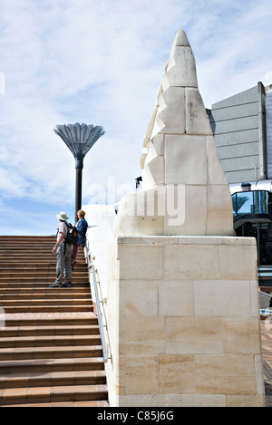 Silber-Farn Skulptur das Emblem von Neuseeland in Civic Square Wellingto Nordinsel NZ Stockfoto