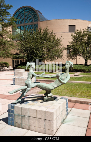 Robert Moses Plaza und Generoso Pope Memorial Auditorium, Fordham Universität Lincoln Center Campus, NYC Stockfoto