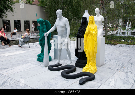 Figurengruppe im Skulpturengarten des Museums of Modern Art in New York City USA Stockfoto