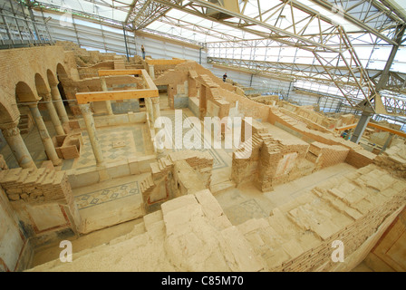 EPHESUS (EFES), TÜRKEI. Einen erhöhten Blick auf die Reihenhäuser Restoration Project. 2011. Stockfoto