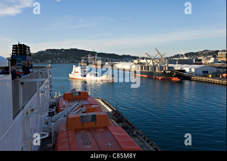 Der Zement Träger Westport Docking und Bulk Carrier TPC Samjin am Wellington Harbour Nordinsel Neuseeland NZ angedockt Stockfoto