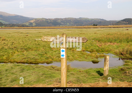 Sign post RSPB Ynys Hir Nature Reserve Ofen Dyfi Valley Ceredigion Wales Cymru UK GB Stockfoto