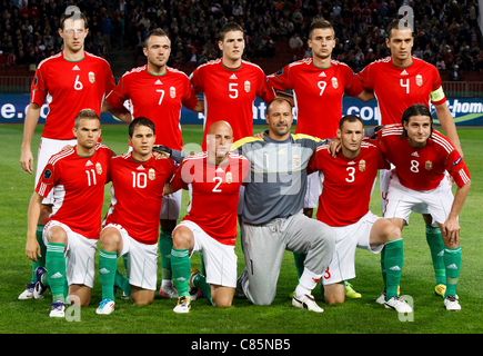 Ungarische Nationalmannschaft vor Ungarn vs. Finnland (0:0) UEFA Euro 2012 Qualifikationsspiel im Puskas-Stadion am 11. Oktober 2011 in Budapest, Ungarn. Die Spieler sind Elek (6), Sándor (7), Korcsmár (5), Priskin (9), Juhász (4), Koman (11), Hajnal (10), Varga (2), Király (1), Vanczák (3), Szabics (8) Stockfoto