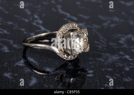 Zweieinhalb Karat Diamanten und Weißgold Verlobungsring, England, UK, Großbritannien, Westeuropa. Stockfoto