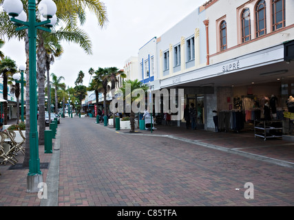 Schöne Art Deco Architektur des Shops Restaurants und Garage Gebäude in Napier Nordinsel Neuseeland Stockfoto